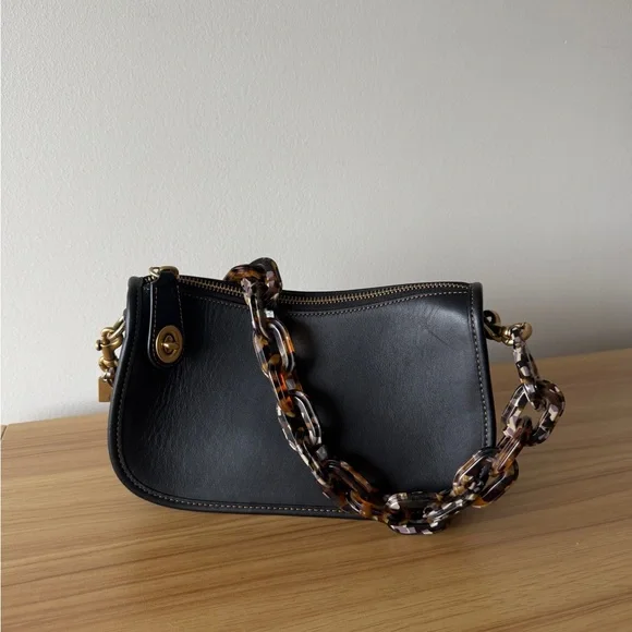 COACH Swinger Bag in Black - Picture 2 of 8